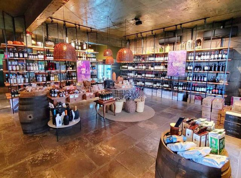 Loja vende produtos servidos nos restaurantes até uma diversidade de itens produzidos na Serra