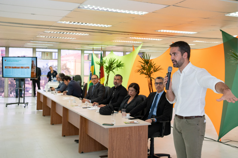 Na sede do IPE, governador Eduardo Leite apresentou diagnóstico sobre o plano de saúde