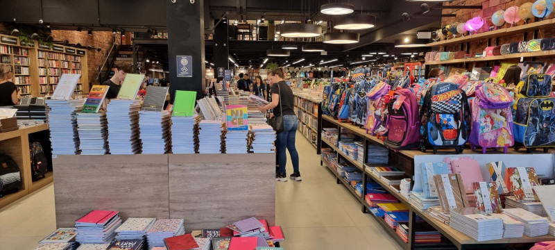 Aos pais é recomendado pesquisar na hora de comprar o material escolar