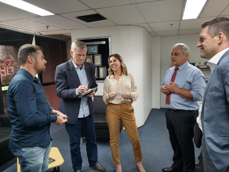 Comitiva entregou pedido ao superintendente da PF, em Porto Alegre