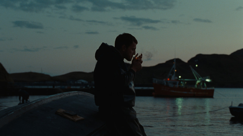 Ator trabalha ao lado de Emily Watson, como um rapaz traumatizado que volta para casa na Irlanda
