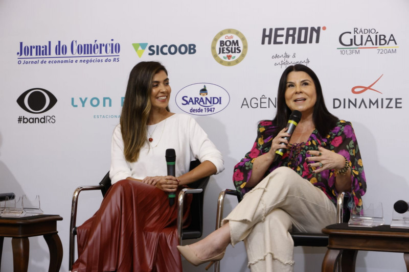 Andressa (e), CEO da HappyHouse, e Analisa, criadora da empresa, participaram de evento na ACPA