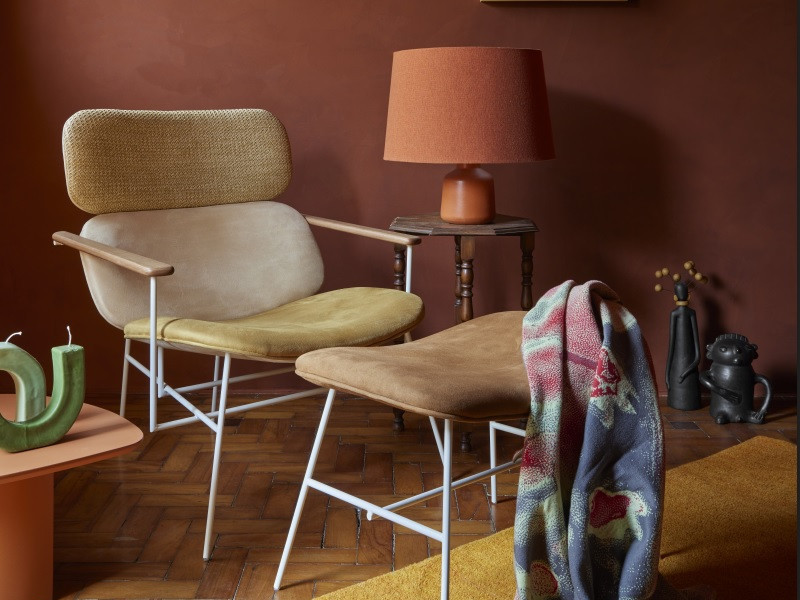 A cor do ano da marca, pelo Suvinil Revela 23 , é a Calcita Alaranjada