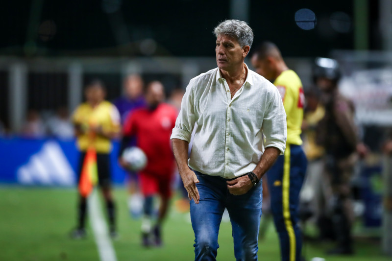 Conversei com ele, ele tem que escutar quem quer o bem dele, disse Renato sobre a suspensão de Adriel