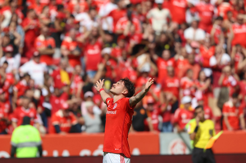 Camisa 27 saiu do banco de reservas para ser o grande nome do jogo