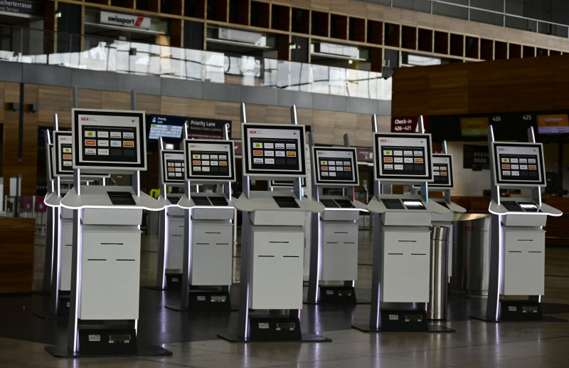 Em Berlim, todas as 220 partidas e 70 das 240 chegadas de voos foram canceladas
