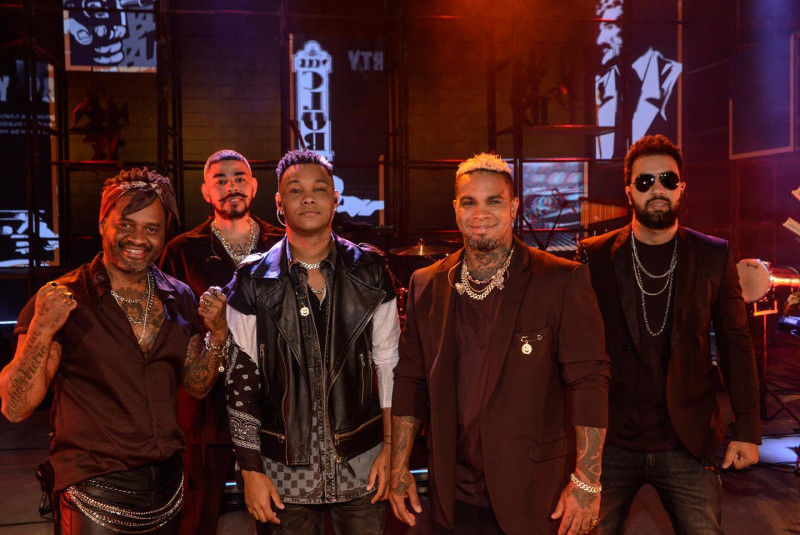 Espetáculo acontece nesta sexta (28) e faz uma viagem pelos mais de 25 anos de vida do célebre grupo de pagode