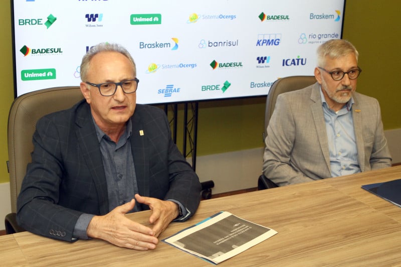 Irio Piva, presidente da CDL POA, e Arcione Piva, do Sindilojas, participaram do Tá na Mesa da Federasul 