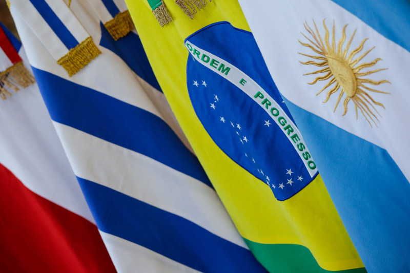 Boas relações comerciais entre o Brasil e os vizinhos se estendem aos investimentos estrangeiros