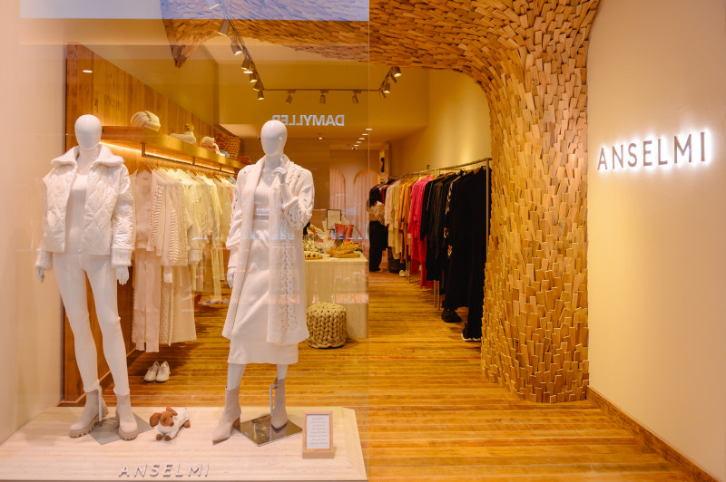 A Anselmi inaugurou nesta quinta-feira (27) e faz parte da promoção de Dia das Mães do Barra