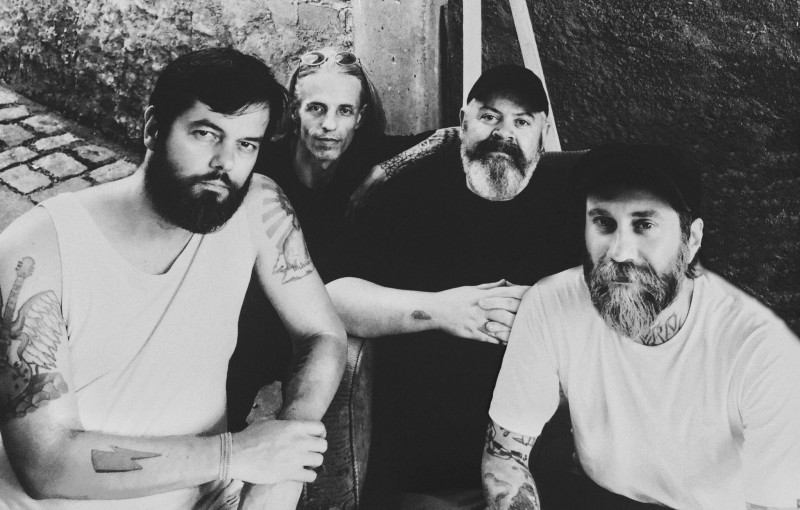 Banda porto-alegrense mistura o rock com outros gêneros e faz show comemorativo às 21h