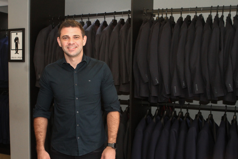 Pedro Guerra, 33 anos, &eacute; o propriet&aacute;rio da Lord&rsquo;s Trajes Foto: EVANDRO OLIVEIRA/JC