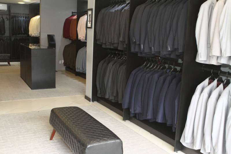 S&atilde;o mais de 800 trajes dispon&iacute;veis para loca&ccedil;&atilde;o Foto: EVANDRO OLIVEIRA/JC