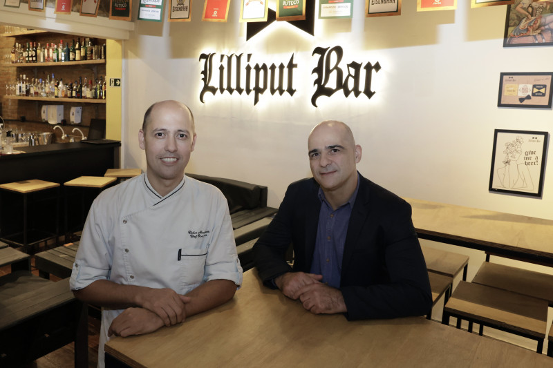 O chef Cléber Nascimento e Diogo Chamun comandam a nova operação do Lilliput, inaugurada em 2022  Foto: TÂNIA MEINERZ/JC
