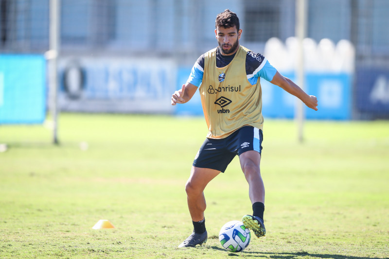 Volante Pepê será testado em jogo-treino na manhã desta quarta-feira