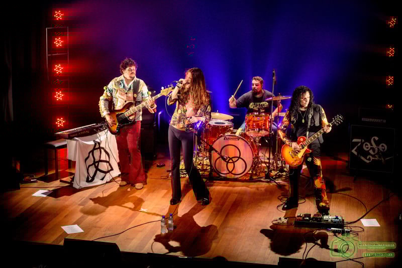 Apresentação começa às 21 e traz canções do álbum que marcou a mudança de sonoridade da banda