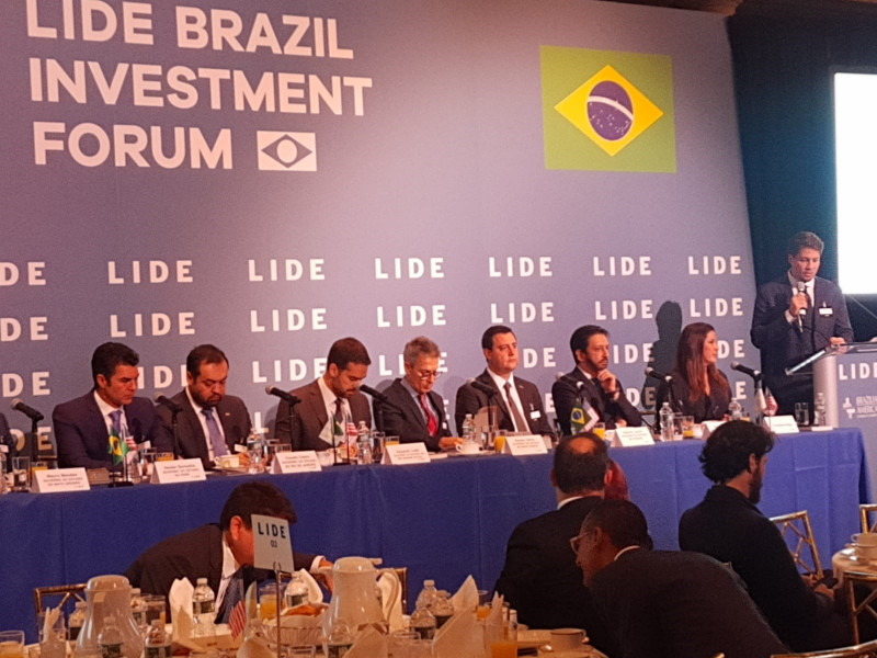 "Mexer nos problemas dá voto", brincou Leite ao falar no evento, sendo aplaudido pelos participantes