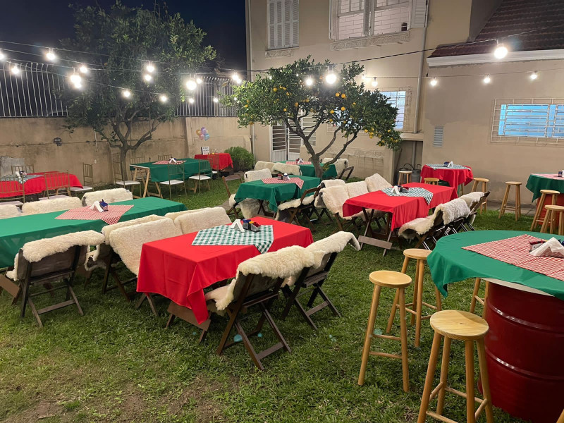 O ambiente externo da Sr. Mario comporta at&eacute; 60 pessoas e possui espa&ccedil;o verde Foto: DIVULGA&Ccedil;&Atilde;O/REPRODU&Ccedil;&Atilde;O/JC