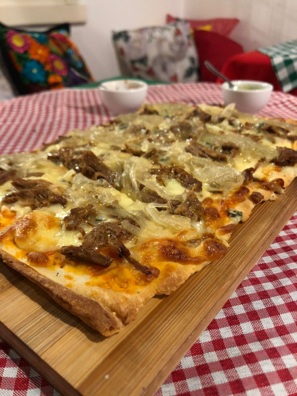 Carne de panela com cebola caramelada e gorgonzola &eacute; o sabor favorito da clientela
 Foto: DIVULGA&Ccedil;&Atilde;O/REPRODU&Ccedil;&Atilde;O/JC