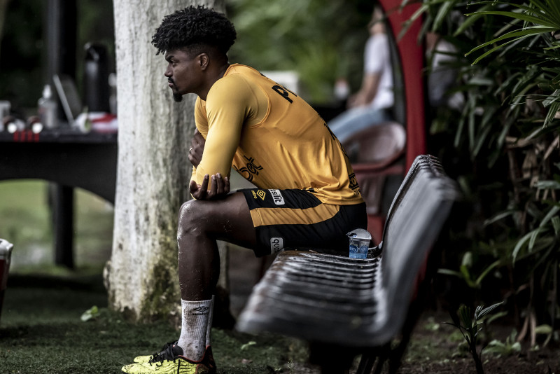 Afastado do Santos, zagueiro Eduardo Bauerman virou réu após a operação Penalidade Máxima 