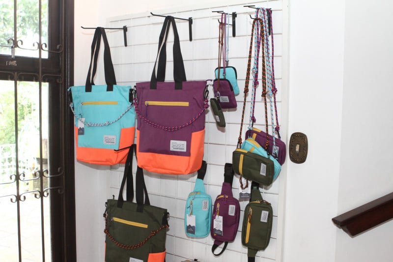 As pe&ccedil;as da marca s&atilde;o pensadas para esportes de aventura, com materiais resistentes Foto: EVANDRO OLIVEIRA/JC