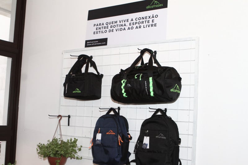 As pe&ccedil;as da Allcatrazes podem ser compradas no e-commerce da marca Foto: EVANDRO OLIVEIRA/JC