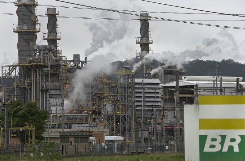 Petrobras deixou de considerar o custo de importação nos reajustes da gasolina e do diesel