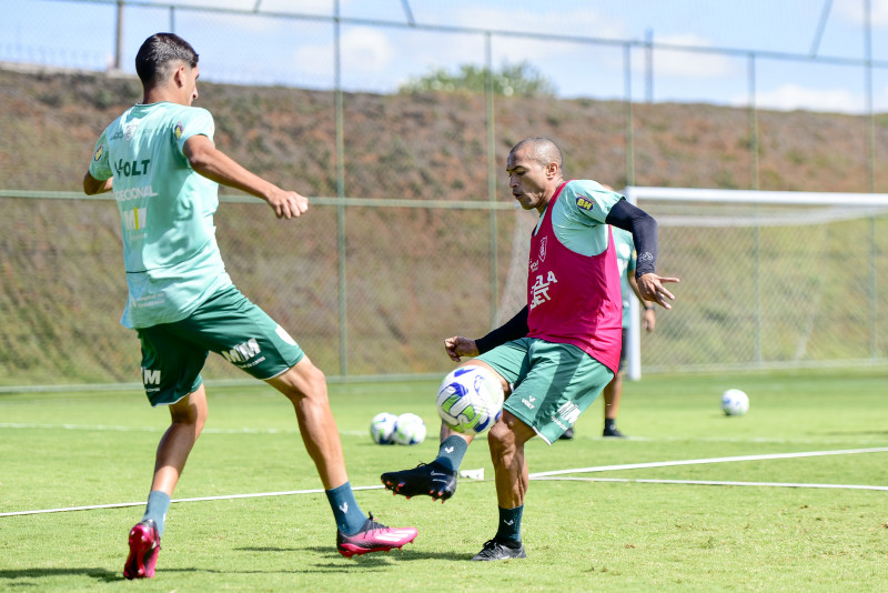 Pedido de rescisão contratual partiu do próprio Nino Paraíba, ainda não citado