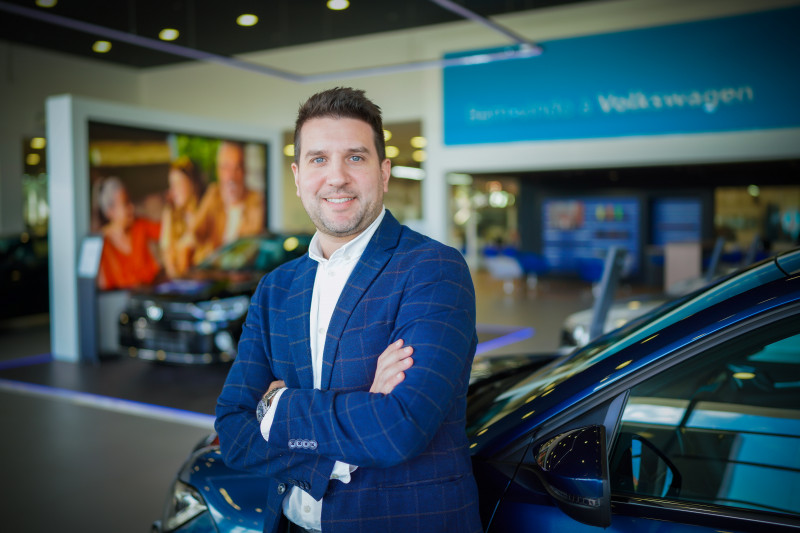 {'nm_midia_inter_thumb1':'https://www.jornaldocomercio.com/_midias/jpg/2023/05/16/206x137/1_minuto_varejo_guaibacar_lojas_gerente_geral_vendas_carlos_brittes_jornal_do_comercio_2-10211559.jpg', 'id_midia_tipo':'2', 'id_tetag_galer':'', 'id_midia':'6463d1759b28d', 'cd_midia':10211559, 'ds_midia_link': 'https://www.jornaldocomercio.com/_midias/jpg/2023/05/16/minuto_varejo_guaibacar_lojas_gerente_geral_vendas_carlos_brittes_jornal_do_comercio_2-10211559.jpg', 'ds_midia': 'minuto varejo - concession&aacute;rias - carros- autom&oacute;veis - Guaibacar - grupo Sinoserra -lojas - gerente-geral vendas Carlos Brittes - Porto Alegre', 'ds_midia_credi': 'JEFFERSON BERNARDES/AG&Ecirc;NCIA PREVIEW/DIVULGA&Ccedil;&Atilde;O/JC', 'ds_midia_titlo': 'minuto varejo - concession&aacute;rias - carros- autom&oacute;veis - Guaibacar - grupo Sinoserra -lojas - gerente-geral vendas Carlos Brittes - Porto Alegre', 'cd_tetag': '1', 'cd_midia_w': '800', 'cd_midia_h': '533', 'align': 'Left'}