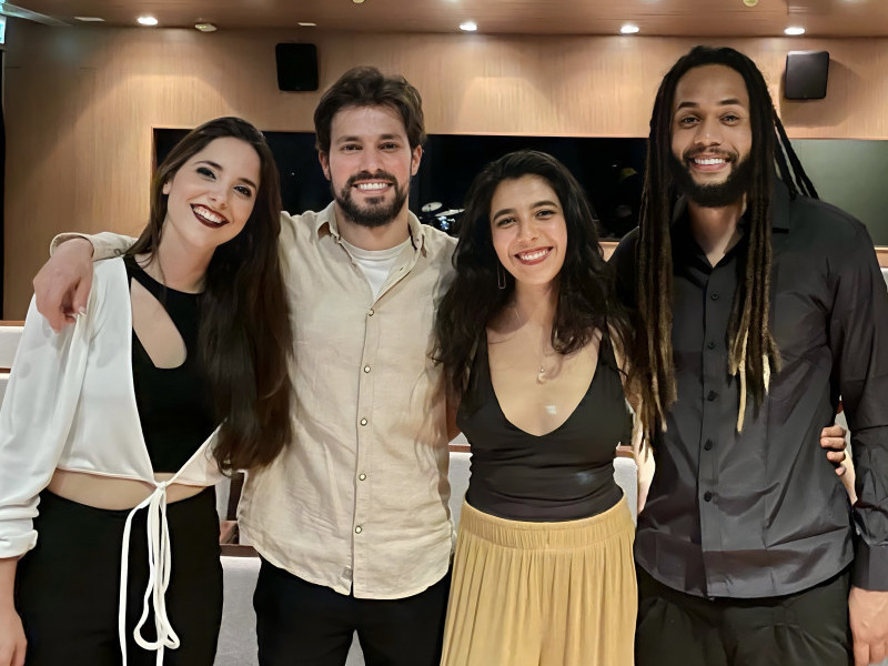 O conjunto Mari Kerber Quarteto (foto) e o show Fechado pra Balanço embalam as tardes à beira do Guaíba