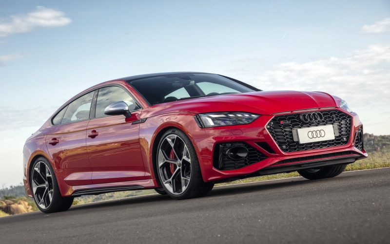 Faróis utilizam a tecnologia LED Matrix, que garante maior poder de iluminação