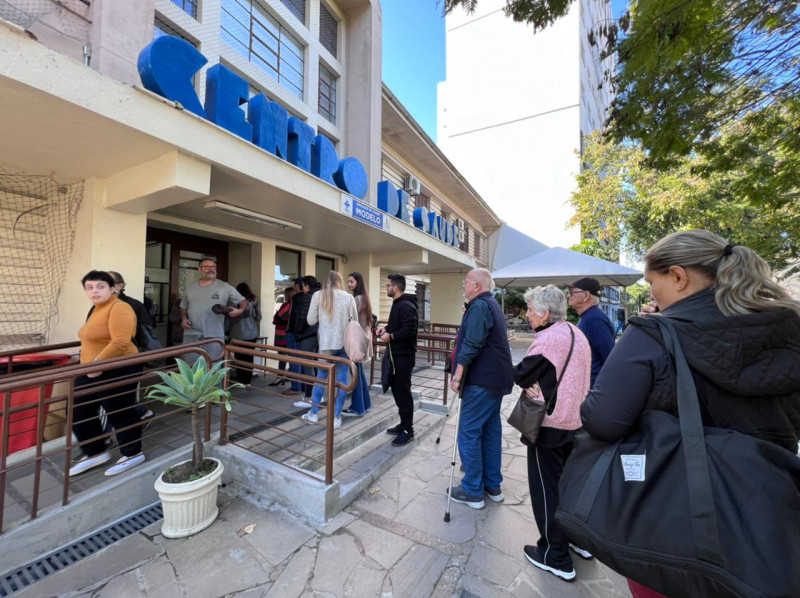 Com o objetivo de reduzir a espera, a prefeitura de Porto Alegre tem disponibilizado diversos locais para vacinação