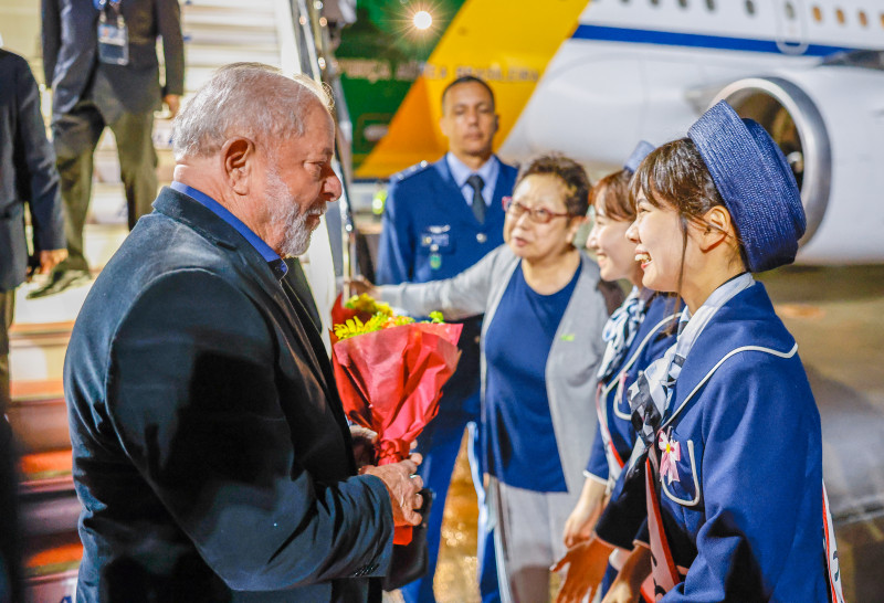 Lula desembarcou em Hiroshima, onde terá nove reuniões bilaterais  