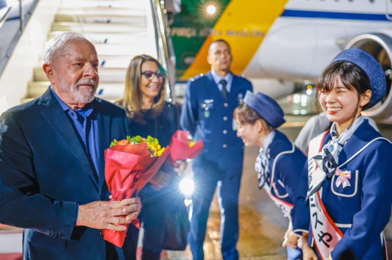 Presidente Luiz Inácio Lula da Silva desembarca em Hiroshima, no Japão, para encontro do G7