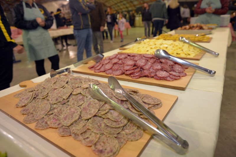 Gastronomia com pratos t&iacute;picos &eacute; o ponto alto da festividade