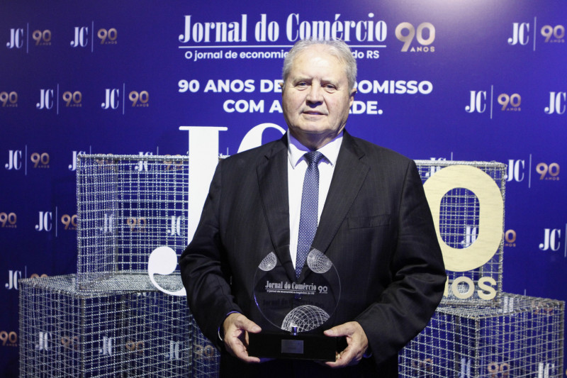 Nei César Mânica recebeu o Prêmio Destaques do Ano na categoria Agronegócio