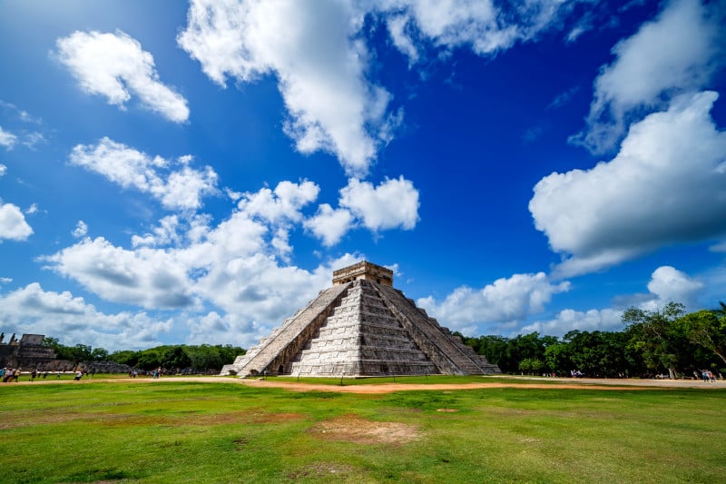 As ruínas das pirâmides astecas atraem milhares de turistas todos os anos ao México
