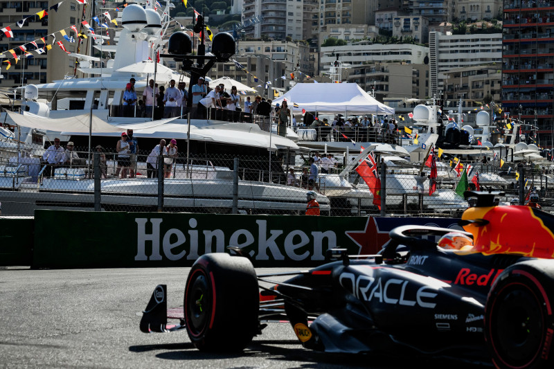 Verstappen garantiu a pole com o tempo de 1m11s365 conquistado no último momento