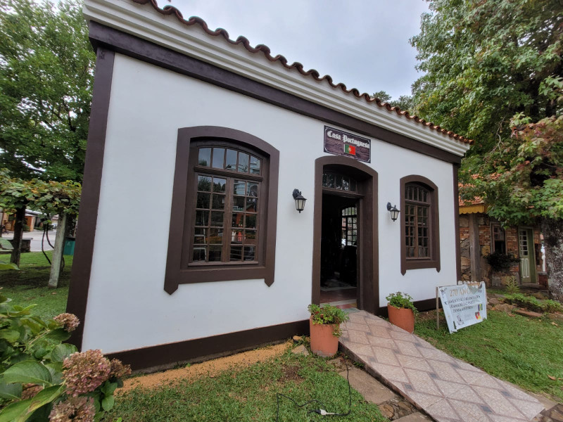 Espa&ccedil;o um novo banheiro com acessibilidade, al&eacute;m de melhorias no piso, telhado e novas aberturas