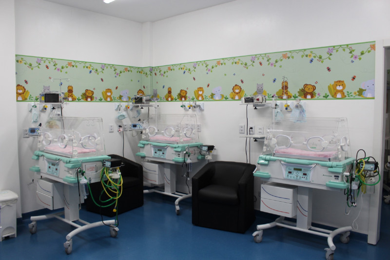 Instituição realiza, em media, 100 partos por mês e prevê uma estrutura mais humanizada para as famílias