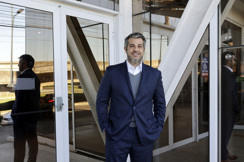 Miguel Homes, vice-presidente comercial da Usiminas, apresentou dados do setor em reunião-almoço na AARS