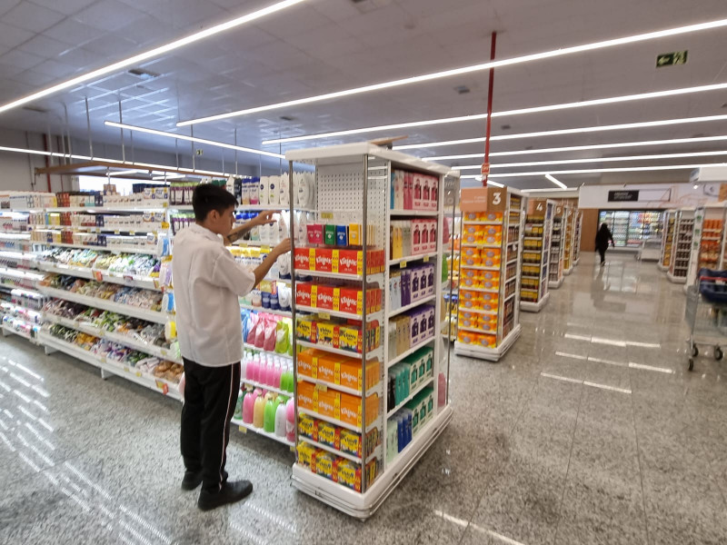 Rede reduziu altura de prateleiras em Canoas para melhorar visualização de áreas da loja