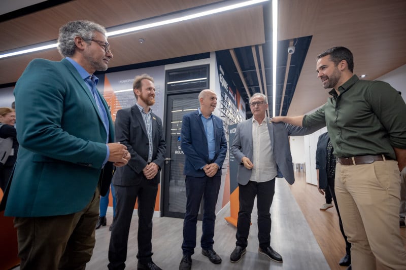 {'nm_midia_inter_thumb1':'https://www.jornaldocomercio.com/_midias/jpg/2023/06/05/206x137/1_minuto_varejo_reuniao_lojistas_leite_jornal_do_comercio_5-10232279.jpg', 'id_midia_tipo':'2', 'id_tetag_galer':'', 'id_midia':'647e567e3ae1a', 'cd_midia':10232279, 'ds_midia_link': 'https://www.jornaldocomercio.com/_midias/jpg/2023/06/05/minuto_varejo_reuniao_lojistas_leite_jornal_do_comercio_5-10232279.jpg', 'ds_midia': 'Minuto Varejo - Reunião com as diretorias da AGV, CDL, Sindilojas Poa e o governador Eduardo Leite - sede da CDL-POA - Porto Alegre - pautas diversas - na foto - (esq para direita) - deputado Fredercio Antunes, Carlos Klein (vice-presidente SindilojasPOA), Sérgio Galbinsi (presidente da AGV), Irio Piva, presidente da CDL-POA, e Governador Eduardo Leite', 'ds_midia_credi': 'FELIPE DALLA VALLE/PALÁCIO PIRATINI/DIVULGAÇÃO/JC', 'ds_midia_titlo': 'Minuto Varejo - Reunião com as diretorias da AGV, CDL, Sindilojas Poa e o governador Eduardo Leite - sede da CDL-POA - Porto Alegre - pautas diversas - na foto - (esq para direita) - deputado Fredercio Antunes, Carlos Klein (vice-presidente SindilojasPOA), Sérgio Galbinsi (presidente da AGV), Irio Piva, presidente da CDL-POA, e Governador Eduardo Leite', 'cd_tetag': '1', 'cd_midia_w': '800', 'cd_midia_h': '533', 'align': 'Left'}