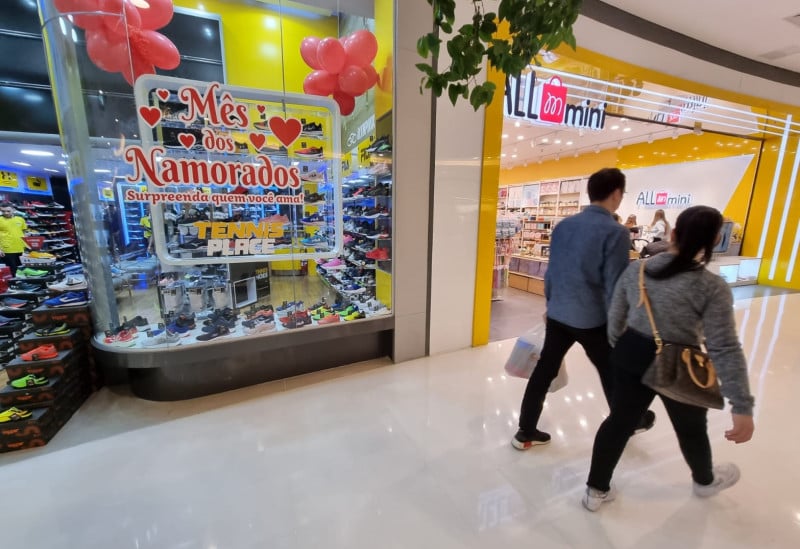 Pesquisa do SindilojasPOA dá perfil das compras para o Dia dos Namorados de 2025