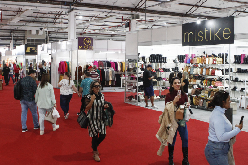 O pavilhão da moda é um dos mais populares da feira, que ocorre até o próximo domingo