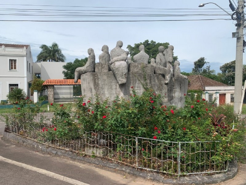 Escultura de Juan Amoretti foi inaugurada em 2008 e sofre com os problemas de desgaste por conta do tempo