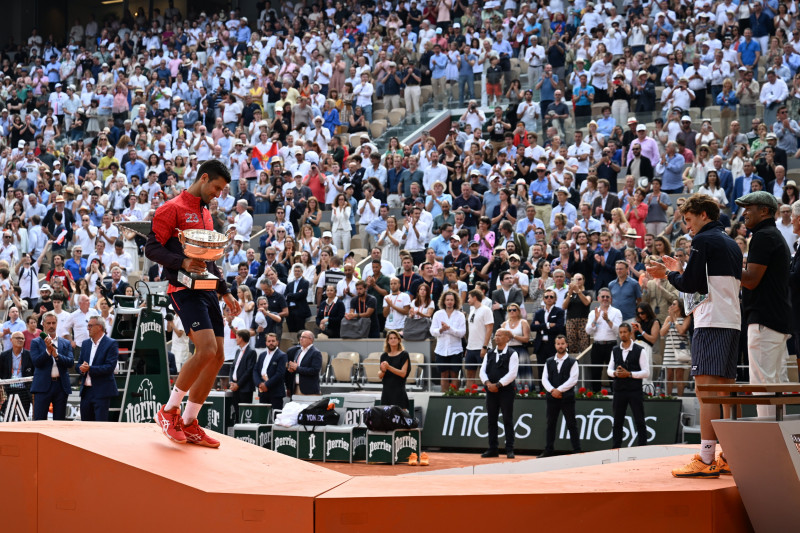 Novak Djokovic se isolou neste domingo como o maior vencedor de Grand Slam da história
