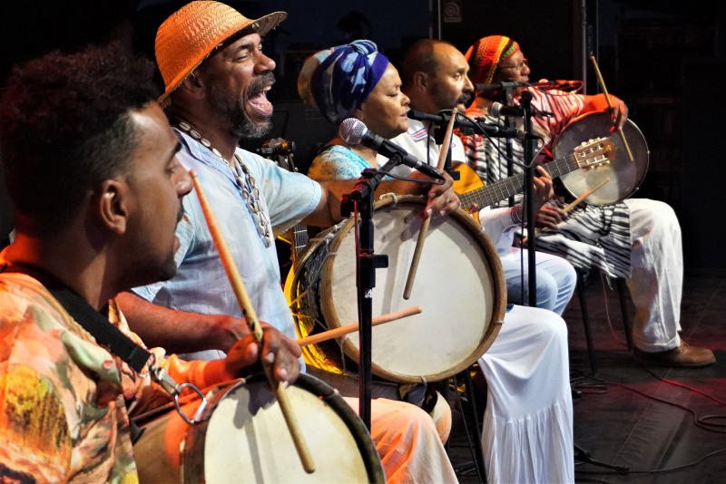 

Músicos como Loma, Kako Xavier e a banda Tribo Maçambiqueira são inspirados pela cultura tradicional do maçambique