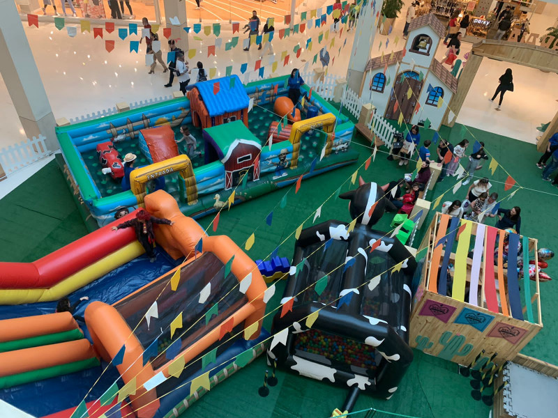 {'nm_midia_inter_thumb1':'https://www.jornaldocomercio.com/_midias/jpg/2023/06/13/206x137/1_minuto_varejo___sao_joao___shopping_iguatemi___arraia___festa_junina__1_-10237866.jpeg', 'id_midia_tipo':'2', 'id_tetag_galer':'', 'id_midia':'6488bc2e82181', 'cd_midia':10237866, 'ds_midia_link': 'https://www.jornaldocomercio.com/_midias/jpg/2023/06/13/minuto_varejo___sao_joao___shopping_iguatemi___arraia___festa_junina__1_-10237866.jpeg', 'ds_midia': 'Minuto Varejo - S&atilde;o Jo&atilde;o - Shopping Iguatemi - Arrai&aacute; - festa junina ', 'ds_midia_credi': 'Iguatemi Porto Alegre/Divulga&ccedil;&atilde;o/JC', 'ds_midia_titlo': 'Minuto Varejo - S&atilde;o Jo&atilde;o - Shopping Iguatemi - Arrai&aacute; - festa junina ', 'cd_tetag': '1', 'cd_midia_w': '800', 'cd_midia_h': '600', 'align': 'Left'}