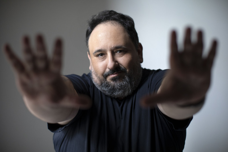 Artista gráfico gaúcho Roger Monteiro expõe uma de suas obras no 8º Salão de Arte Brasileira em Liechtenstein, na Europa, entre junho e julho, em importante centro cultural